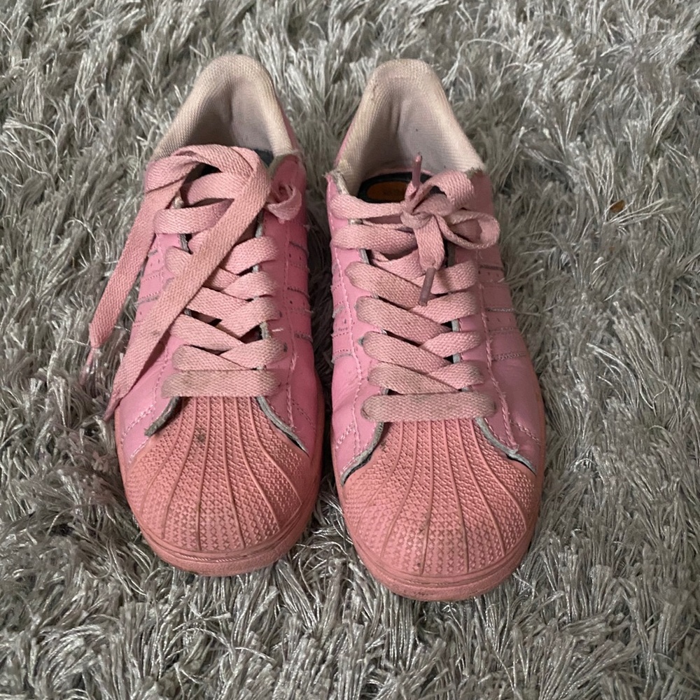 Adidas Superstar size 6